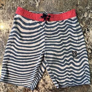 Volcom board shorts 30